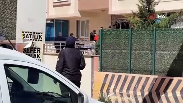 Sokak ortasında dehşet: Çocuğunun gözü önüne eşini bıçakladı