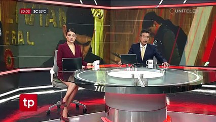 Abogado asegura que un video grabó el momento en que la novia del hombre disfrazado de Joker le pasa el cuchillo; abogado lo niega