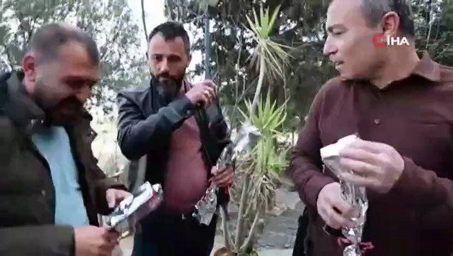 Adana usulü polis haftası kutlaması az kalsın karakolda bitiyordu! Biber gazı sıkan memura gül verildi