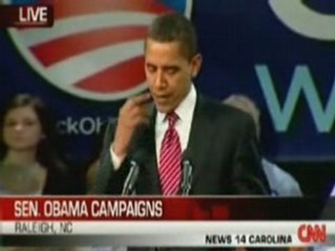 barack obama fait un doigt d'honneur à clinton