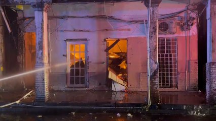 Incendio en viejo caserón de Colón deja más de una decena de familias damnificadas