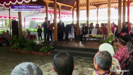 ARSIP KOMPASTV  Jokowi Kenang Momen dengan Pak Kasmujo, Dosen Pembimbing Skripsinya di UGM