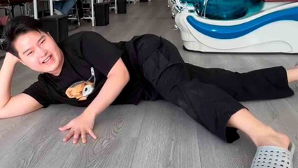 Video esilarante: Il proprietario di un salone di bellezza conquista il web con pubblicità divertentissime