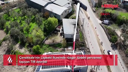 Çanakkale'de rüzgar türbini pervanesi taşıyan TIR devrildi