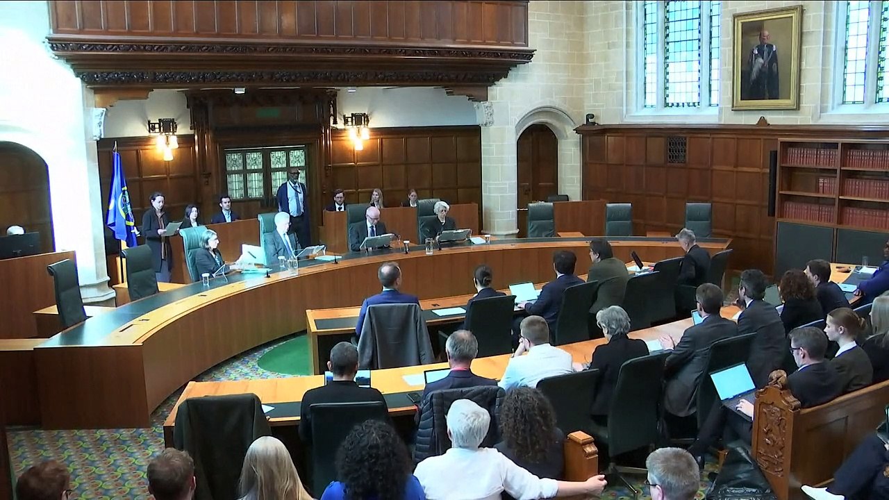 Suprema Corte Britânica determina que ‘definição legal de mulher é baseada no sexo biológico’