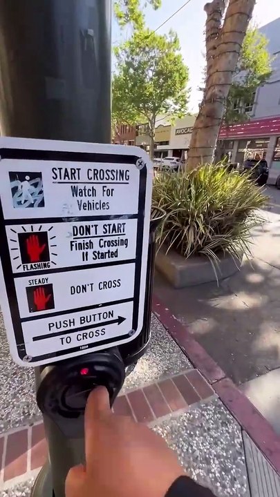 Insolite: Découvrez les images des feux de circulation piratés en Californie, qui parlent avec les voix d’Elon Musk et Mark Zuckerberg !