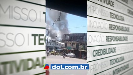 Nas proximidades do complexo (feira) do Jurunas. Muita fumaça e fogo alto.