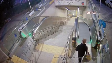 Metro istasyonunda yürüyen merdivene çöp attılar! İBB'den suç duyurusu