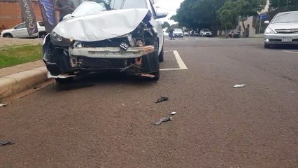 Prisma e Argo colidem no Centro de Cascavel