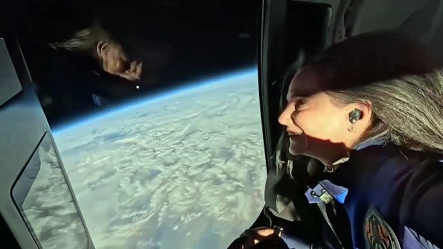 Blue Origin realiza con éxito misión espacial con tripulación completamente femenina