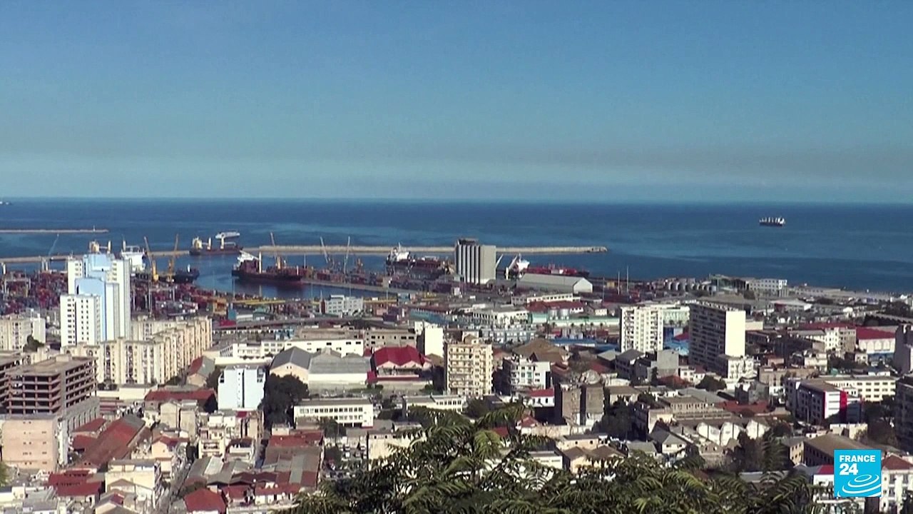 Francia ordena expulsión de 12 diplomáticos argelinos y llama a consultas a su embajador