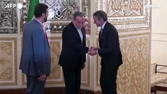 Iran, il ministro degli Esteri Araghchi riceve a Teheran il capo dell'Aiea Grossi