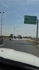Tras persecución en carretera, logran detener a trailer que embistió patrullas y camiones