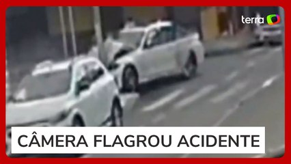 Adolescente bate BMW em poste após pegar veículo sem autorização dos pais em Belo Horizonte