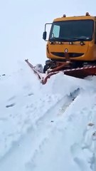 الممر الجبلي تيزي بوزعبل منطقة بويبلان ..الأطلس المتوسط الشرقي هذا اليوم .. 16 أبريل 2025🌨❄️