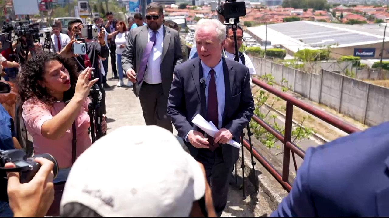 El Salvador desoye a senador de EEUU para liberar a deportado por error
