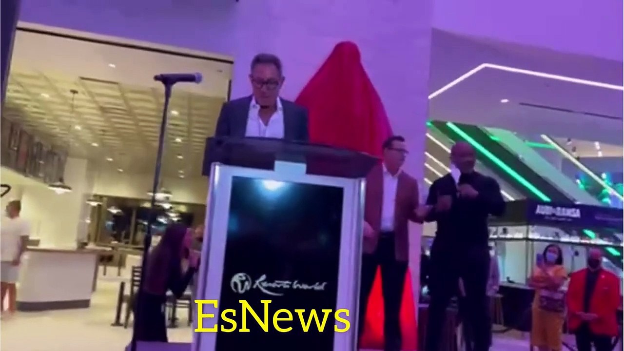 MIKE TYSON STATUE IN LAS VEGAS CHECK OUT HIS REACTION - LOCATION RESORT WORLD - ESNEWS BOXING