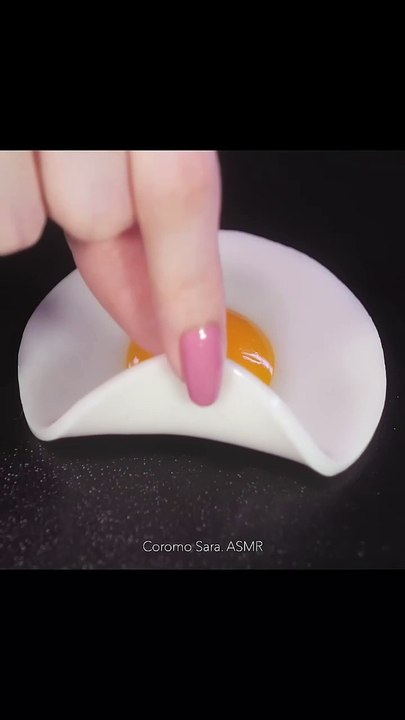 Fried Egg & Raw Egg Squishy Toy 🍳