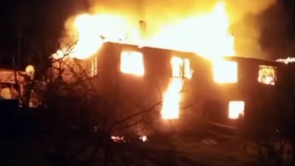 Gecenin karanlığını alevler aydınlattı