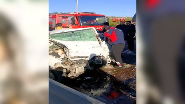 Belediye otobüsü otomobille kafa kafaya çarpıştı: 1 ölü, 4 yaralı