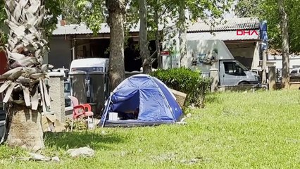 Bacağı sakatlanınca işinden oldu, parka kurduğu çadırda yaşıyor