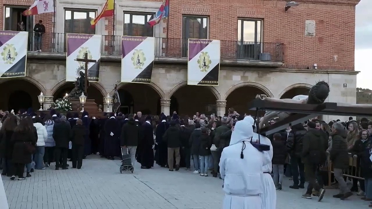 El Cristo del Amparo y La Dolorosa se reencuentran en el vía crucis de Medina de Rioseco