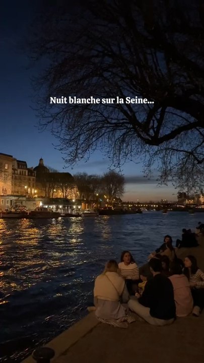 Un apéro entre potes, la ville qui brille… Que demander de plus ? 🥖🍷✨©️ Crédit : @alexlivesinparis🎁 Tous nos bons plans à retrouver en bio ! ❤️‍🔥👉🏻 Abonne-toi au Petit Mauda pour plus d’inspiration ! 🌳