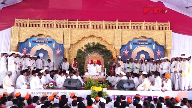 आमच्यात खडे टाकू नका महंत नामदेव शास्त्रींचा इशारा कुणाला