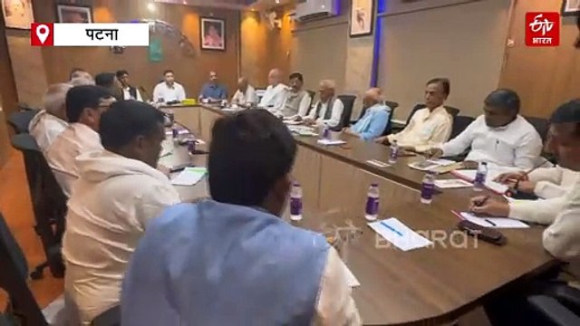 RJD कार्यालय में महागठबंधन की बैठक जारी, तेजस्वी की अगुवाई में सीट शेयरिंग पर 'महामंथन'