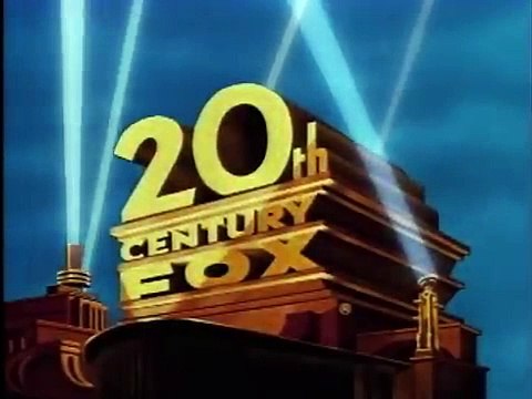 Bande-annonce de Maman, j'ai encore raté l'avion ! / 30 ans après, le réalisateur du film avoue avoir honte d'avoir laissé Donald Trump dans son film culte (mais il n'avait pas le choix)