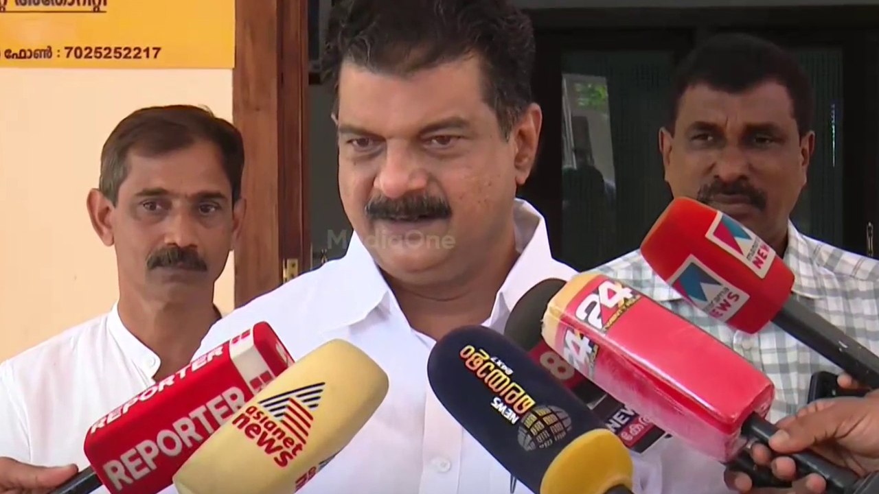 'നിലമ്പൂരില്‍ ജോയ് മതി'; നിലപാടിലുറച്ച്  പി വി...