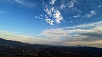 Blue Origin. (Re)veja o momento em que o propulsor aterrou 'são e salvo'