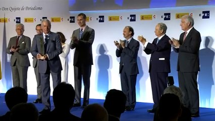 Los Reyes dan un emotivo pésame a los hijos de Vargas Llosa