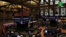 Wall Street cae junto al dólar tras advertencias de la Fed sobre aranceles de Trump