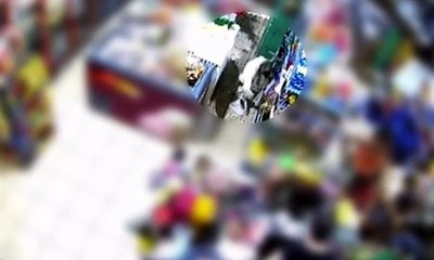 Cachorro "furta" linguiça em mercado e viraliza nas redes