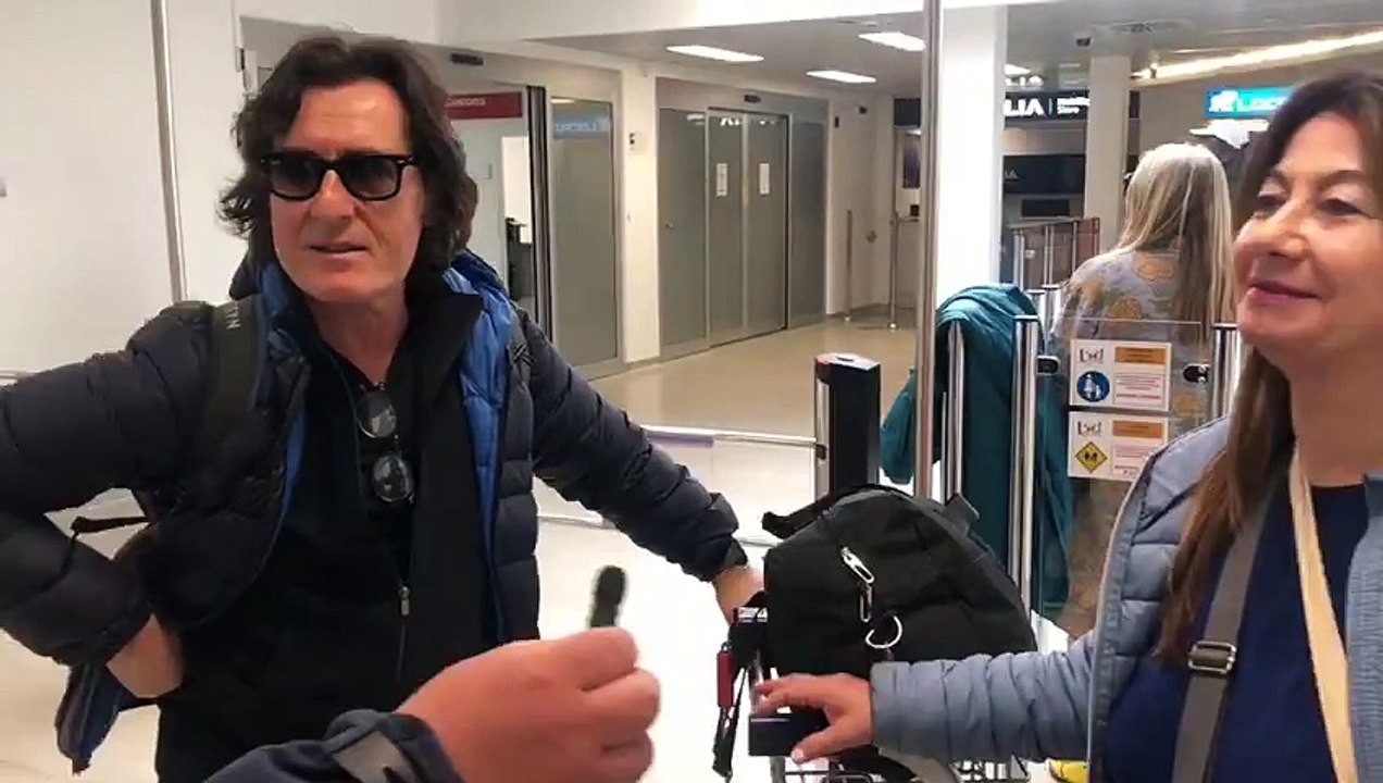 Alghero, le voci dei primi passeggeri in arrivo per Pasqua