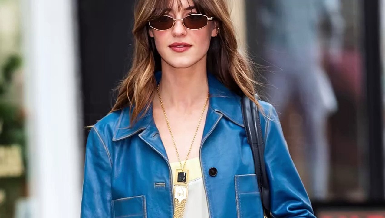 Dal minimal chic al boho: quattro look (in un solo giorno) per Daisy Edgar-Jones