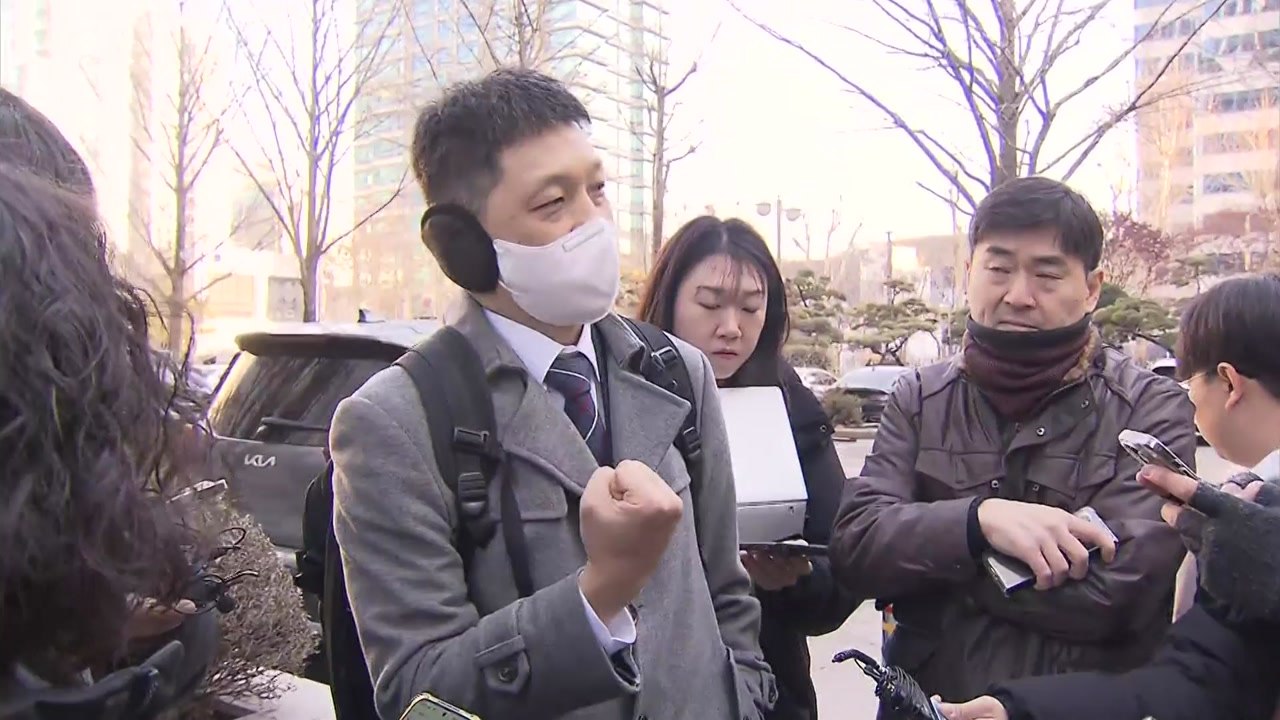 윤 변호인단 신당 창당 보류..."윤 전 대통령 만류" / YTN