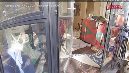 Gene Hackman, il momento in cui gli agenti trovano i corpi dell'attore e della moglie: il video delle bodycam