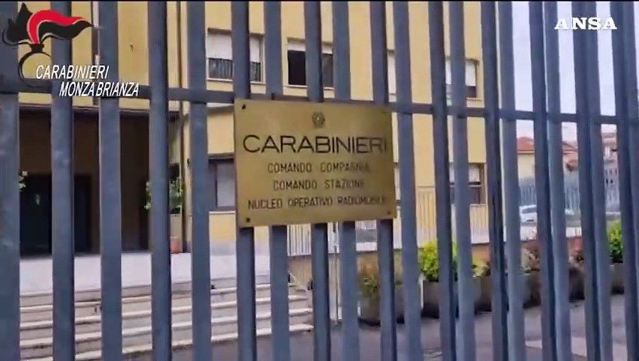 Rapine con coltelli e spray urticante, quattro minori in carcere