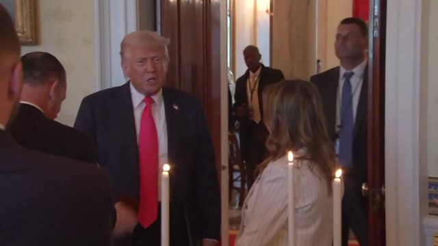 트럼프 지지율 42％...1기 때보다 가파른 하락 / YTN