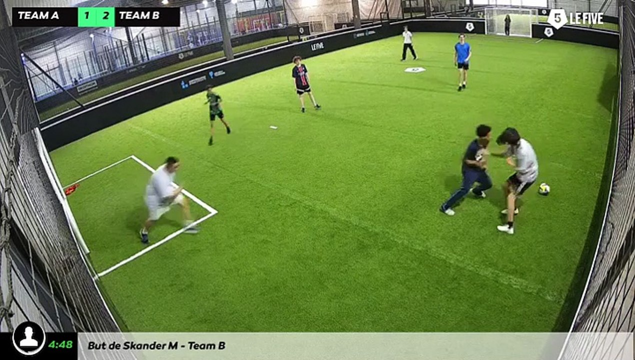 17/04 à 14:49 - Football 4 - Intérieur (LeFive Mulhouse)