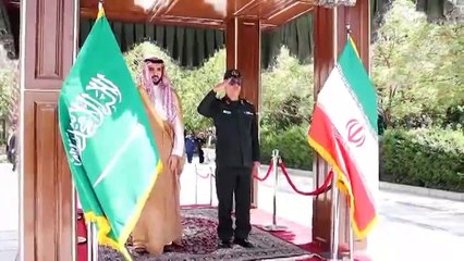 وزير الدفاع السعودي يزور طهران