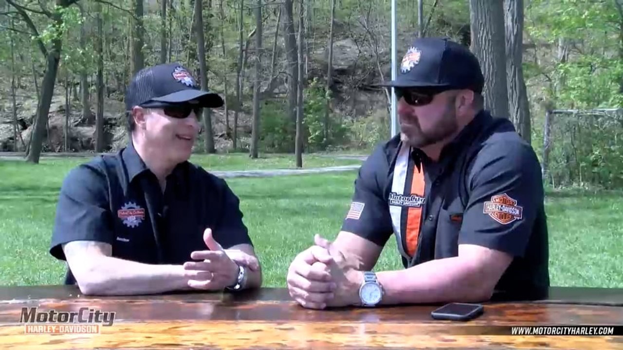 Bike Nights at Stingers and Road Glide Vs. Street Glide