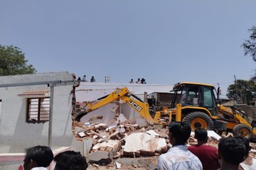 वडोदरा:  दो आरोपियों की अवैध संपत्तियों पर चला बुलडोजर
