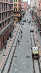 Bologna - Via Ugo Bassi aperta alle persone a pedoni e bici. (17.04.25)
