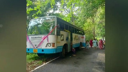 ഗവിയിലേക്ക് പോയി വനത്തിൽ കുടുങ്ങിയ 38 അംഗ സംഘത്തെ തിരികെയെത്തിച്ചു