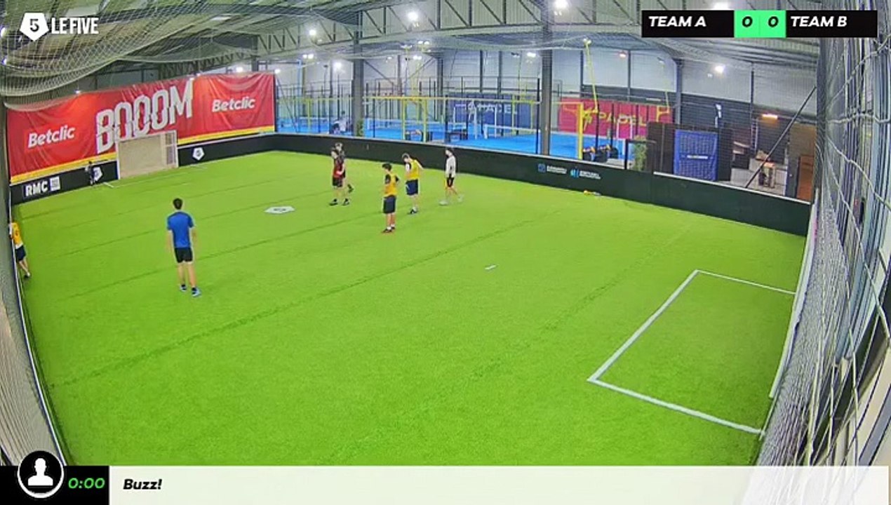 17/04 à 16:26 - Football 1 - Intérieur (LeFive Mulhouse)