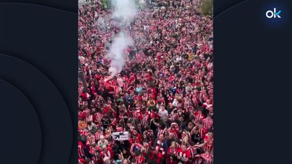 Hasta los jugadores alucinan: espectacular ambiente en Bilbao para animar al Athletic en la Europa League