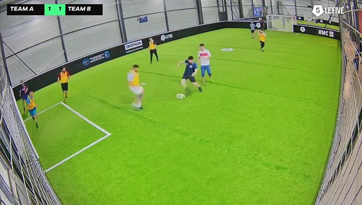 RHODIA 17/04 à 18:13 - Football 2 - Intérieur (LeFive Mulhouse)